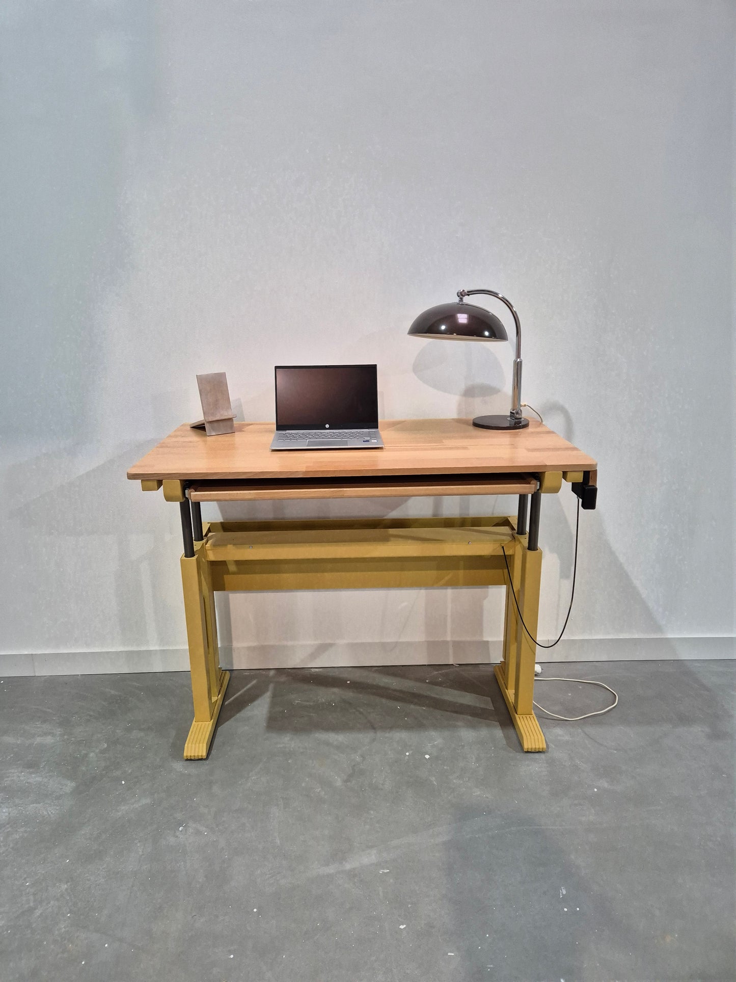 Bureau assis/debout réglable mécaniquement en bois de hêtre et métal « Binsfeld »